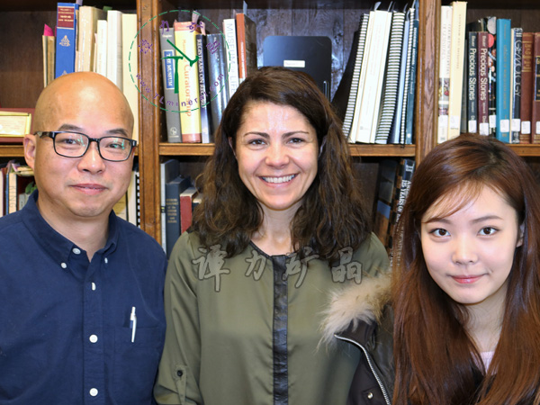 哈佛大學(xué)礦物博物館館長(zhǎng)（中）Raquel-Alonso-Perez拉奎爾·阿隆索·佩雷斯，譚力（左），譚格格（右）