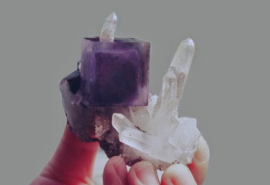 長(zhǎng)沙市譚力礦產(chǎn)品有限公司,長(zhǎng)沙礦產(chǎn)品銷售,工藝品銷售,鉆石飾品批發(fā)